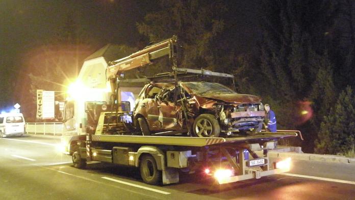 D5 zablokovala nehoda. Na dálnici zemřela chodkyně