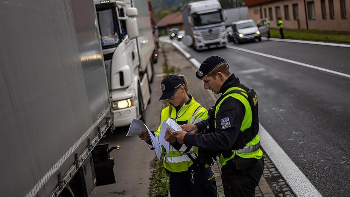 České policisty trestně stíhají jejich slovenští kolegové. Kvůli převaděčství