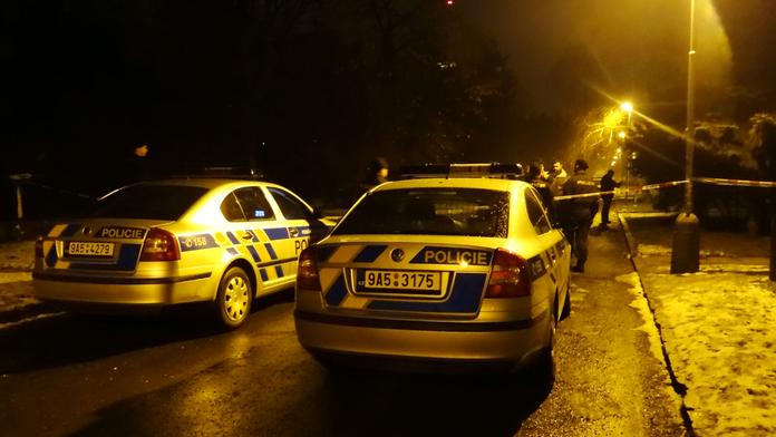 Opilec střílel v Praze na ulici, utnula ho až policejní kulka v noze