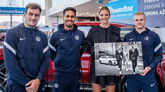 Získejte podepsané předměty od sportovních hvězd jako tenistky Plíškovy v aukci na podporu DDN