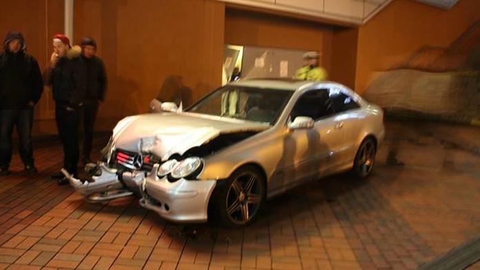 Prahou projela spanilá jízda za Paula Walkera! Jeden z účastníků rozbil luxusní mercedes