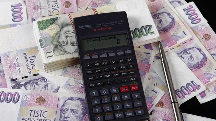 FINANČNÍ RÁDCE: Jak mít vyšší plat? Snižte si daně! NÁVOD + KALKULAČKA