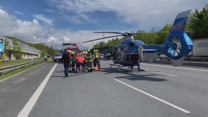Na D1 se srazil motorkář s kamionem. Kolona měla 13 kilometrů 