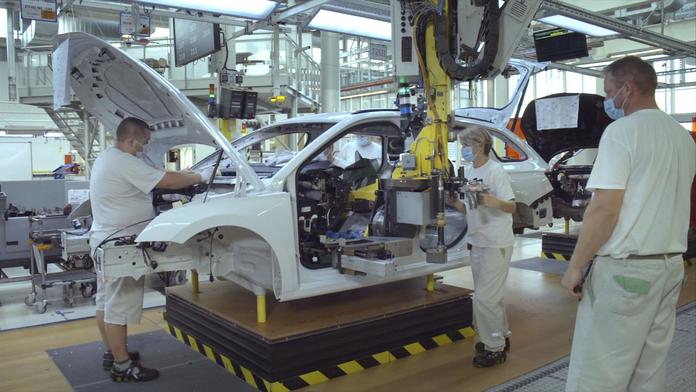 Škoda i Toyota hasí problémy. Automobilky obnovily výrobu v českých fabrikách