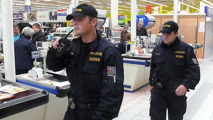 Opilý pacient léčebny hrozil výbuchem bomby v hypermarketu!
