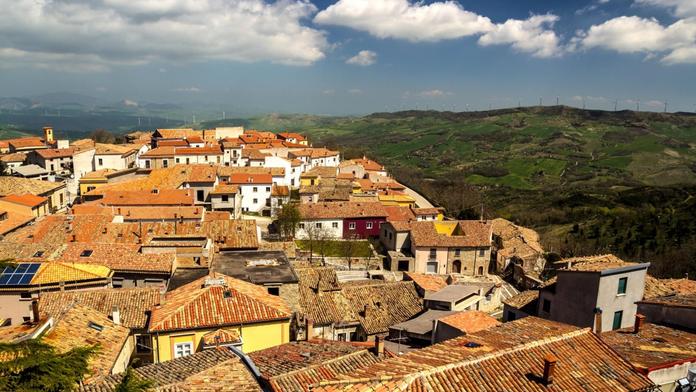 Italské město chce zachránit svou populaci, domy nabízí za jedno euro