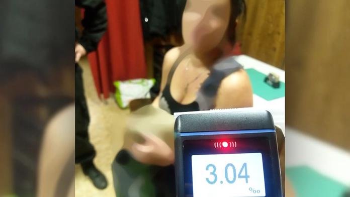 Manželka hlídá dceru a má tři promile, hlásil muž policii
