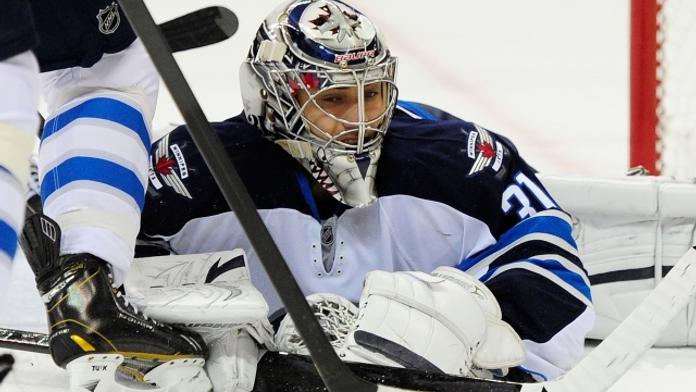 Pavelec jako zeď! Winnipeg má další skalp a míří do play off