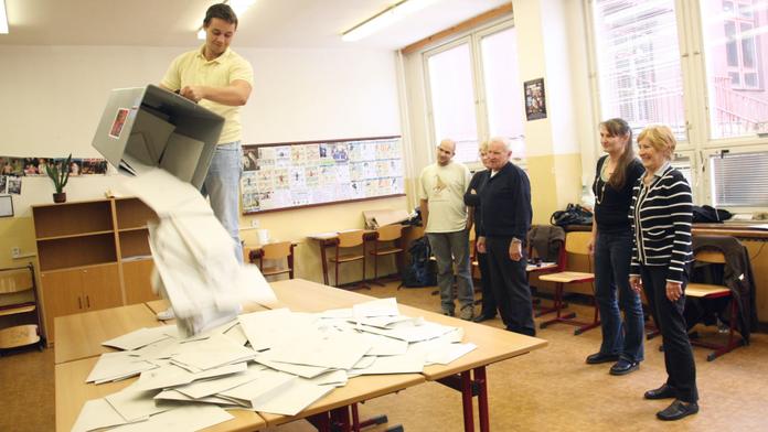 Konec dvoudenního hlasování ve volbách. Ministerstvo představilo nový zákon