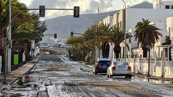 Deštivá apokalypsa v dovolenkovém ráji. Na Lanzarote museli vyhlásit stav nouze