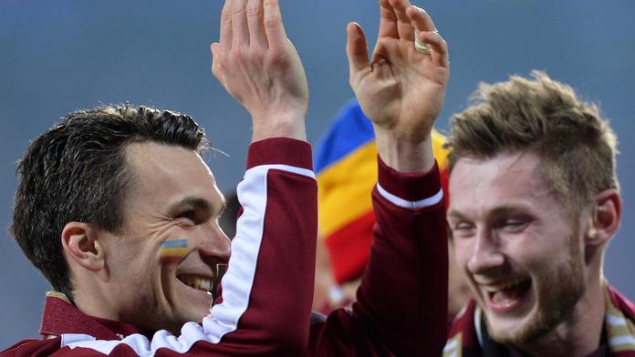 VIDEO: Podívejte se, jak slavili fotbalisté Sparty přímo na trávníku!