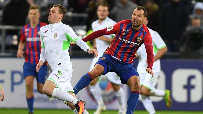 Bombová hrozba! Tým, kde hraje i český fotbalista, byl evakuován