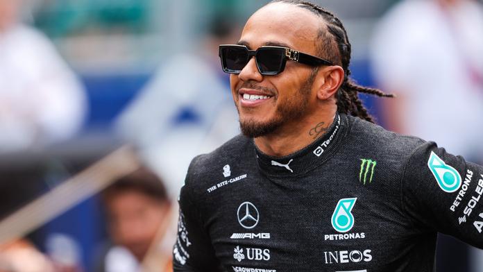 Hamilton ve formuli 1 ještě nekončí. S Mercedesem podepsal novou smlouvu