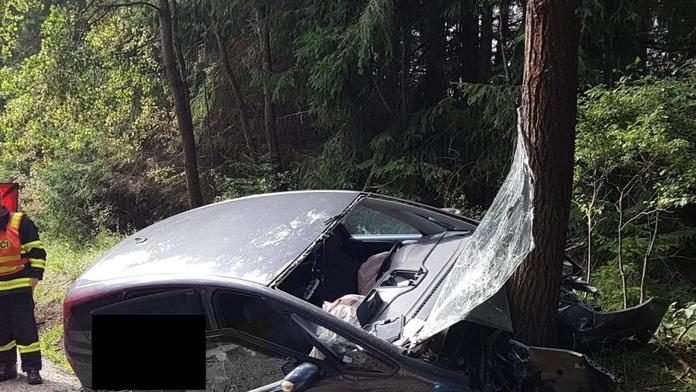 Tragická nehoda na Prachaticku. Zemřel jeden člověk, další se zranili