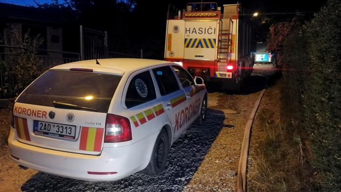 U Karlštejna shořela chata, v troskách se našly lidské ostatky