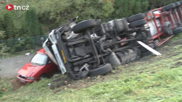 OPILÝ řidič kamionu NABOURAL do viaduktu! ZABLOKOVAL provoz z Brna do Svitav