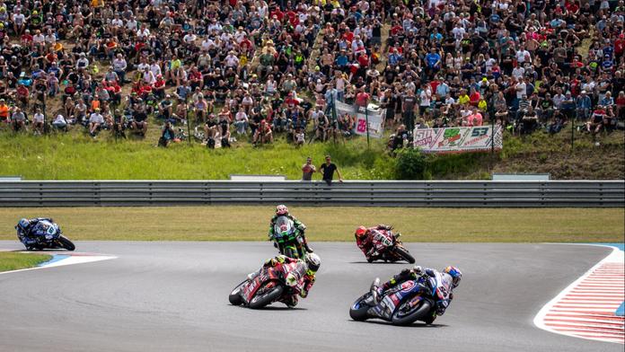 Most slaví rekord, na MS superbiků přišlo přes 50 tisíc fanoušků