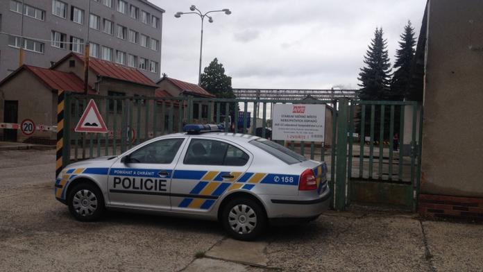 Vražda? V kovošrotu v Hostivaři našli ženské tělo bez hlavy