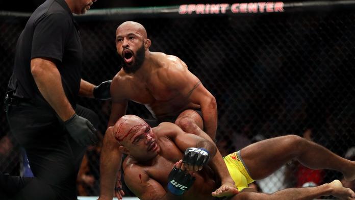 V Kansasu to jiskřilo: Mighty Mouse Johnson vyrovnal rekord!