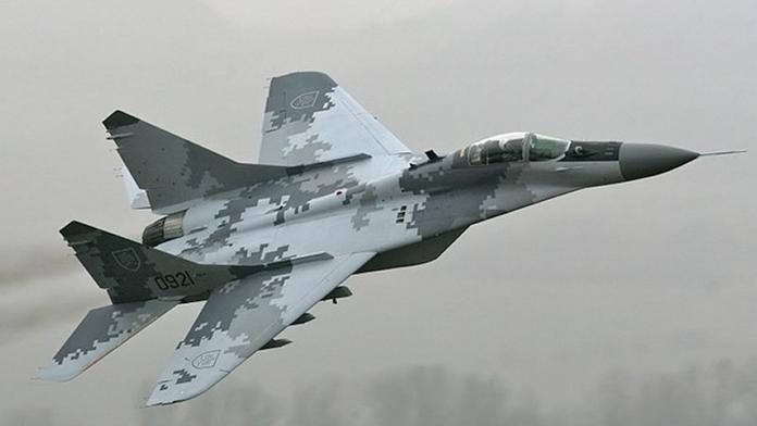 Ukrajina podle Pentagonu dostala stíhačky. Kyjev objasnil, jak je to s "tajným darem"