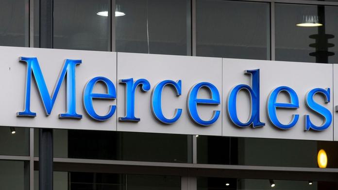 Statisíce majitelů mercedesů mohou mít auta s vážnou závadou. Hrozí jim požár