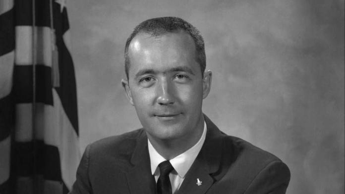 NASA smutní. Zemřel astronaut, který otevřel cestu na Měsíc pro Apollo 11