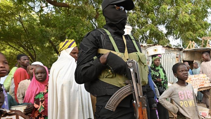 Nigérijští islamisté pobili věřící, zapálili kostel a unesli kněze