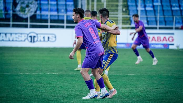 Ostuda hráče Bohemians. V pohárovém utkání proti amatérům filmoval penaltu