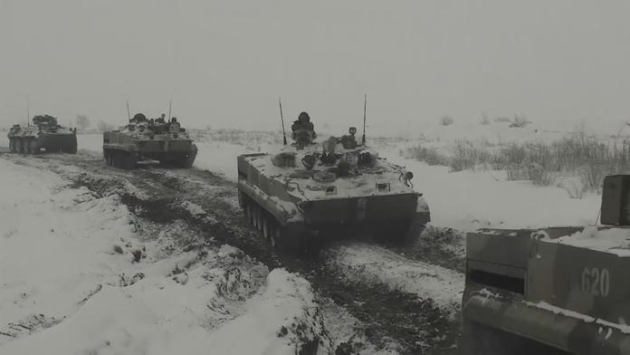 Další problém pro Putinova vojska. Z tanků se stávají 40tunové mrazáky