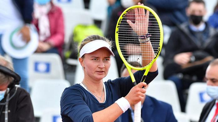 Barbora Krejčíková je ve finále, Niemeirovou zdolala ve třech setech