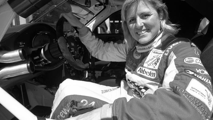 Svět motorsportu pláče. Legendární královna okruhů podlehla rakovině