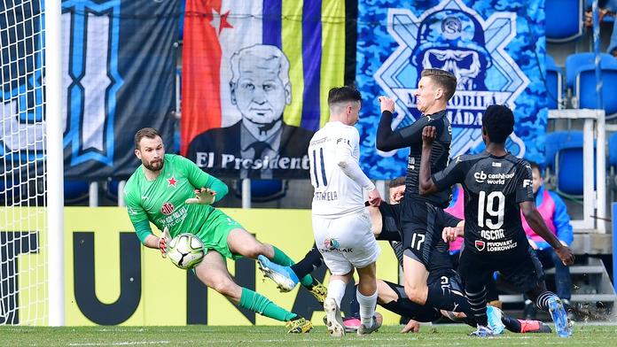 Šokovaná Slavia padla se Slováckem, Klokani s Karvinou berou bod