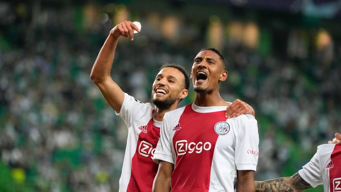 Haller nastřílel za Ajax čtyři branky. V Manchesteru padlo devět gólů