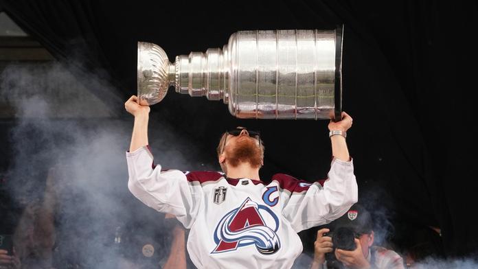 Bizár v NHL. Vítěz se málem nedočkal, Stanley Cup odvezli k sousedům