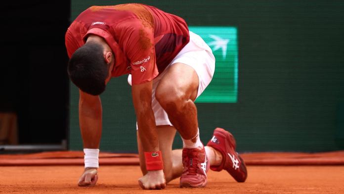 Djokovič odstoupil z French Open. Přišel tím i o pozici světové jedničky