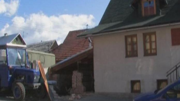 Žena bez řidičáku a s 3,7 promile alkoholu nabourala do traktoru