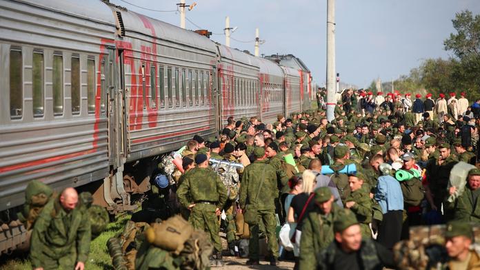 Ruští hodnostáři kritizují mobilizaci. Putin dělá nezákonné zátahy na civilisty, tvrdí