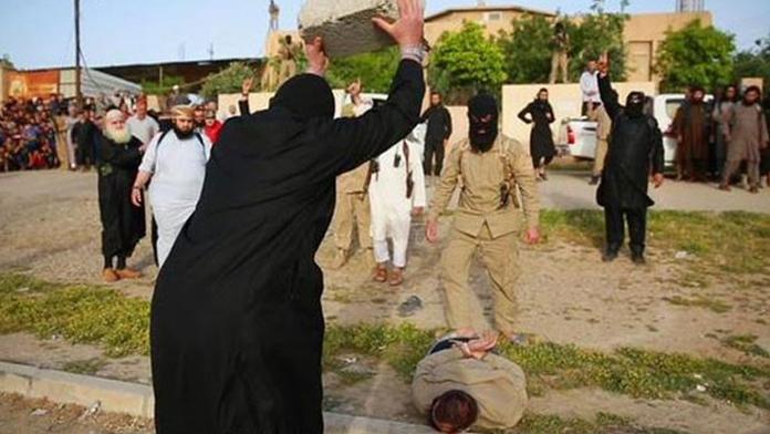Brutální popravy ISIS: Vrahům rozbili lebky betonovou cihlou
