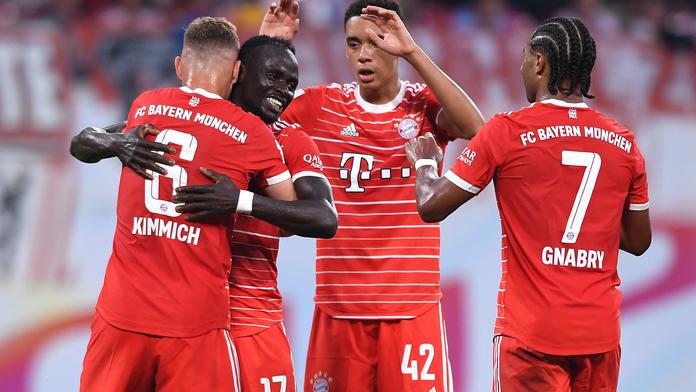 Dožene někdo Bayern? Konkurence moc neposílila. Bundesliga se 7 Čechy začíná