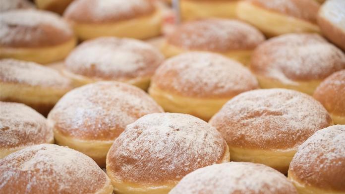Město řeší bizarní kauzu. Desítky koblih záhadně ucpaly kanalizaci