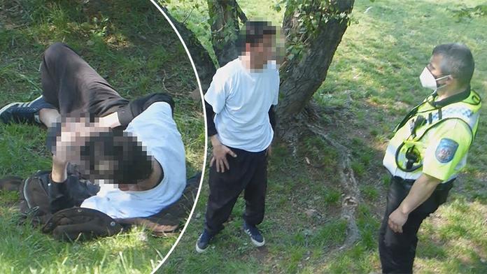 Muž se ukájel ve veřejném parku, strážníci ho chytili "v nejlepším"