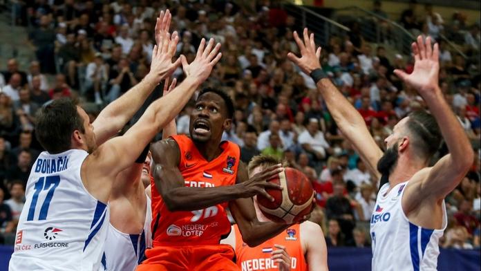 Basketbalisté zabrali, i přes hrozivou třetí čtvrtinu zdolali Nizozemce