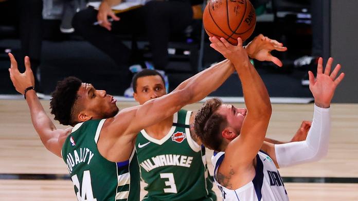 Lakers zaváhali potřetí v řadě. Dallas sehrál parádní zápas s Bucks