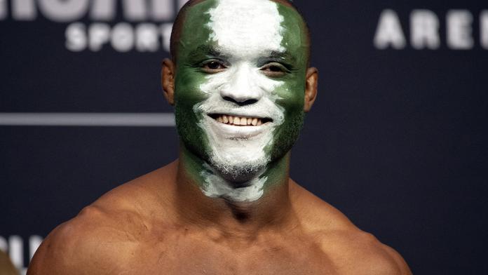 Nečekané rozhodnutí! Šampion UFC chce být manželským poradcem