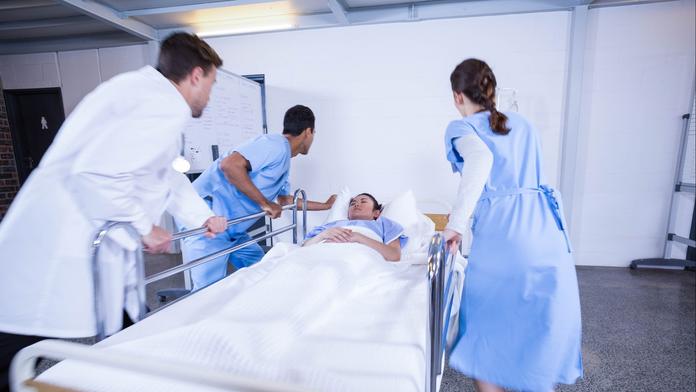 Do Evropy vtrhl smrtící virus. Už má dvě oběti, tři lidé jsou v kritickém stavu
