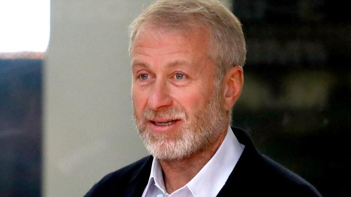 Miliardář Abramovič byl možná otráven. Po mírovém jednání přišel na čas o zrak