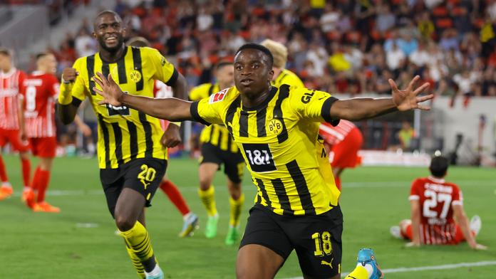 Poprask v německém fotbale. Hvězda BVB je prý starší, než je uváděno