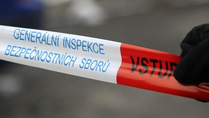 Celník z pražského letiště měl přijmout nejméně 20 úplatků. Zkracoval odbavení