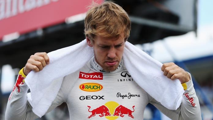 Vettel byl penalizován za předjetí Buttona a klesl na páté místo