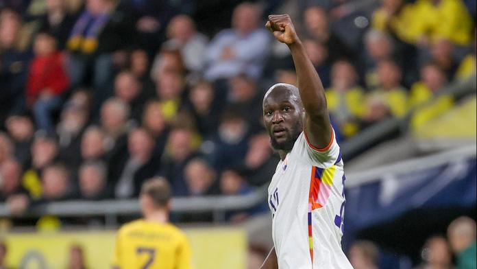 Lukaku hattrickem sestřelil Švédy. Francie rozstřílela Nizozemce